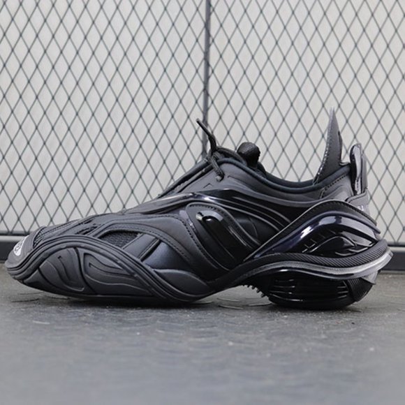 Athletic_Shoes